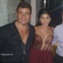 Le couple Dina Sherbiny et Amr Diab posant avec un couple d'amis