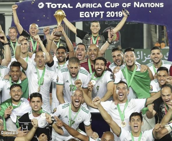 L'équipe d'Algérie lors de la Coupe d'Afrique des Nations dont elle est victorieuse en 2019 L'équipe d'Algérie lors de la Coupe d'Afrique des Nations dont elle est victorieuse en 2019