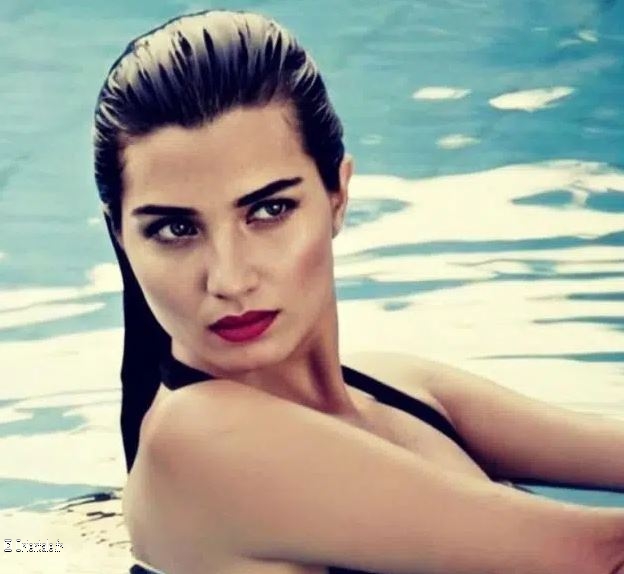 Tuba Buyukustun une actrice turque Tuba Buyukustun une actrice turque
