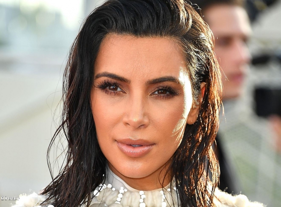Kim Kardashian avec sa belle chevelure brune