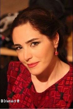 Abeer Nehme en robe traditionnelle levantine